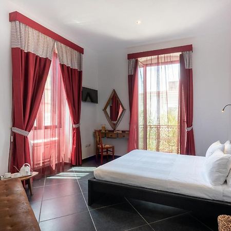 Maria Vittoria Charming Rooms And Apartments 布林迪西 外观 照片