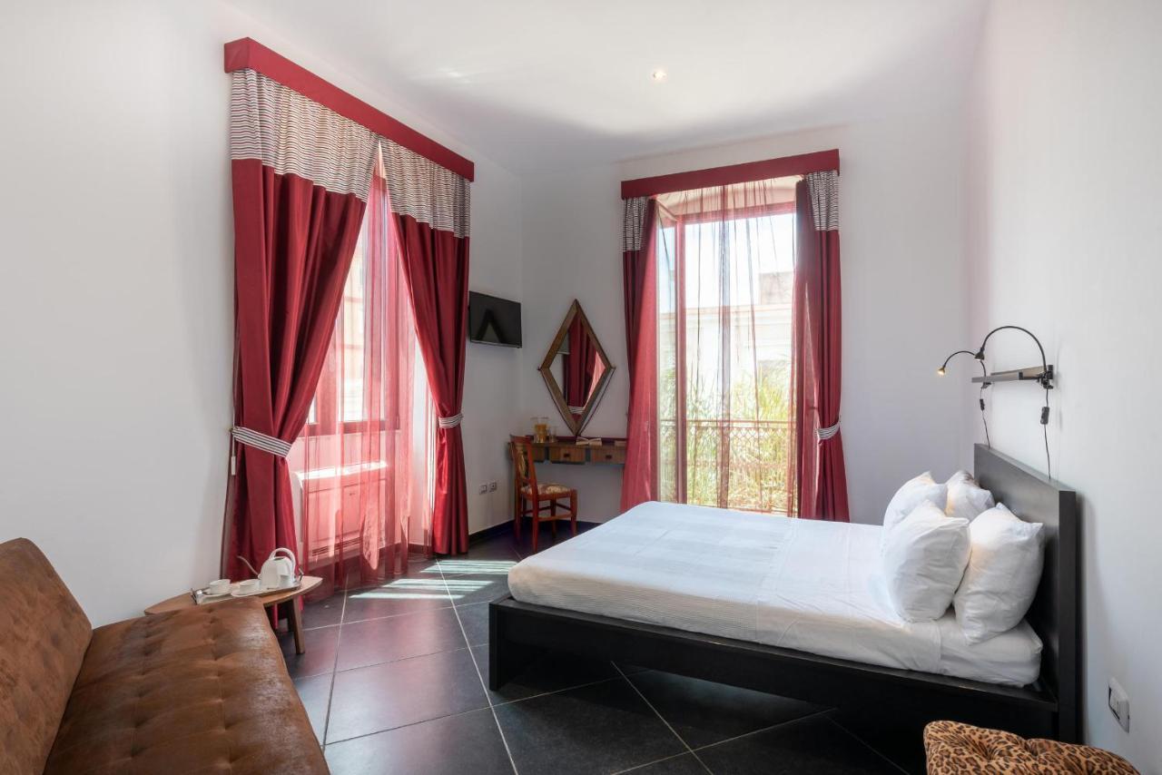 Maria Vittoria Charming Rooms And Apartments 布林迪西 外观 照片