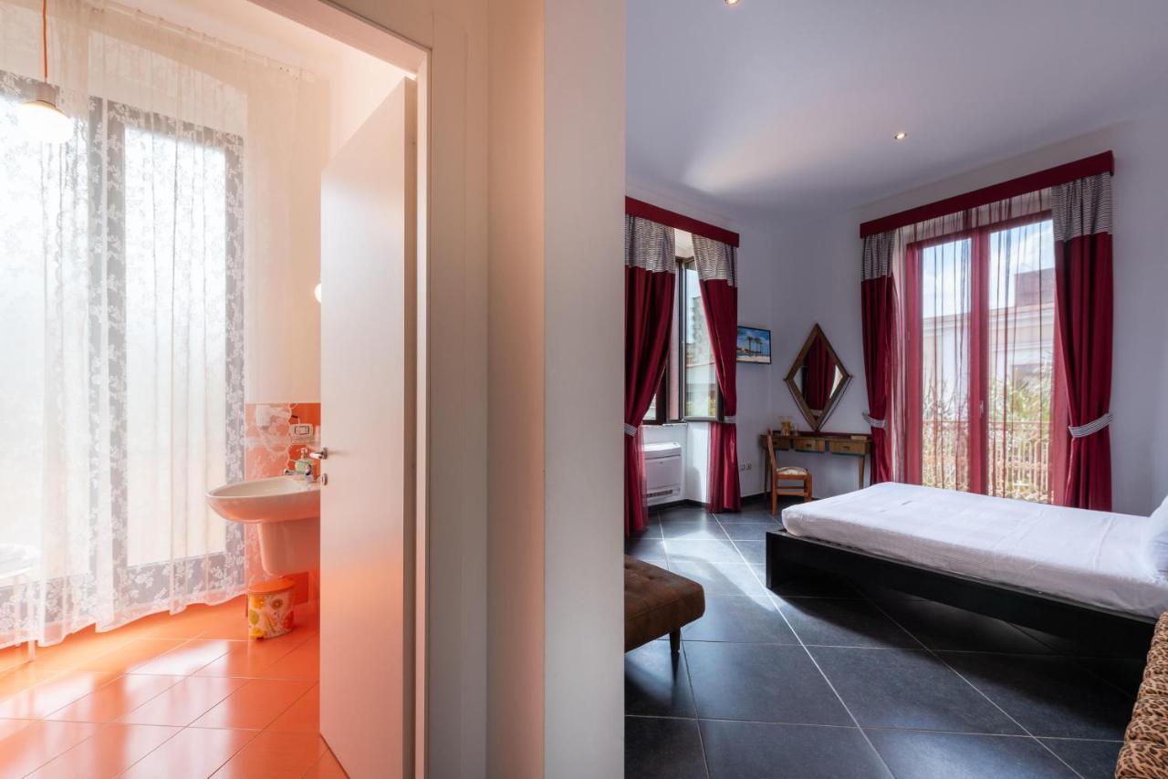 Maria Vittoria Charming Rooms And Apartments 布林迪西 外观 照片
