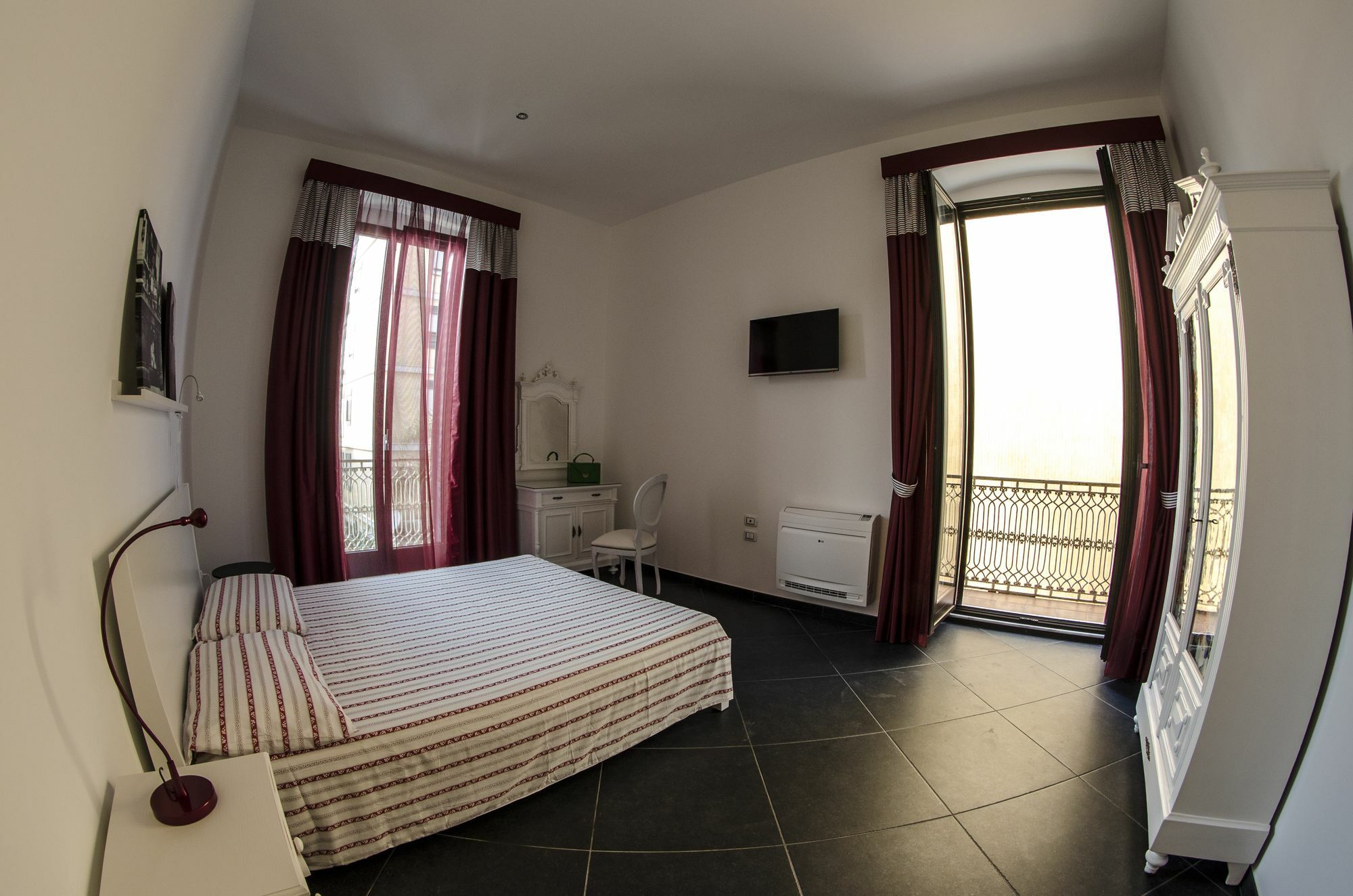 Maria Vittoria Charming Rooms And Apartments 布林迪西 外观 照片